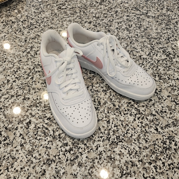 Nike Vision Low Tops - Picture 1 of 4